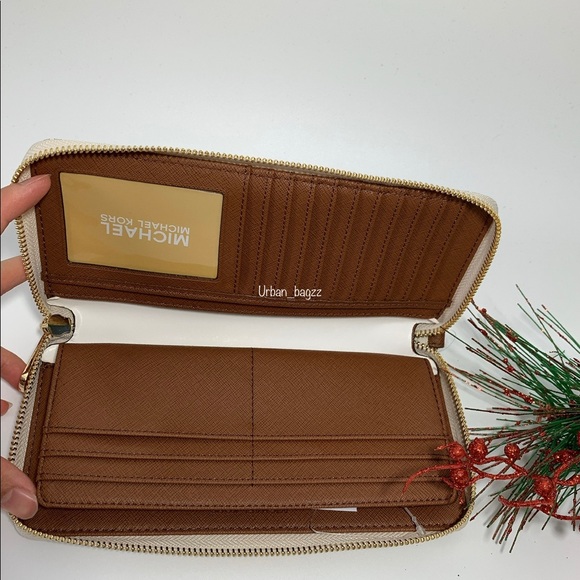 Michael Kors Jet Set Travel Large Zip Wallet - Picture 6 of 9